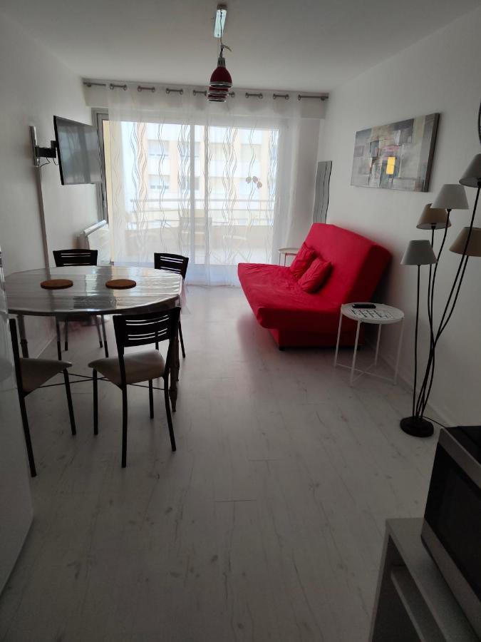 Appartement 2 Pieces Avec Une Grande Terrasse, 3 Etoiles, Wifi, Box Pour Vehicule Et Velos Les Sables-dʼOlonne Exterior foto